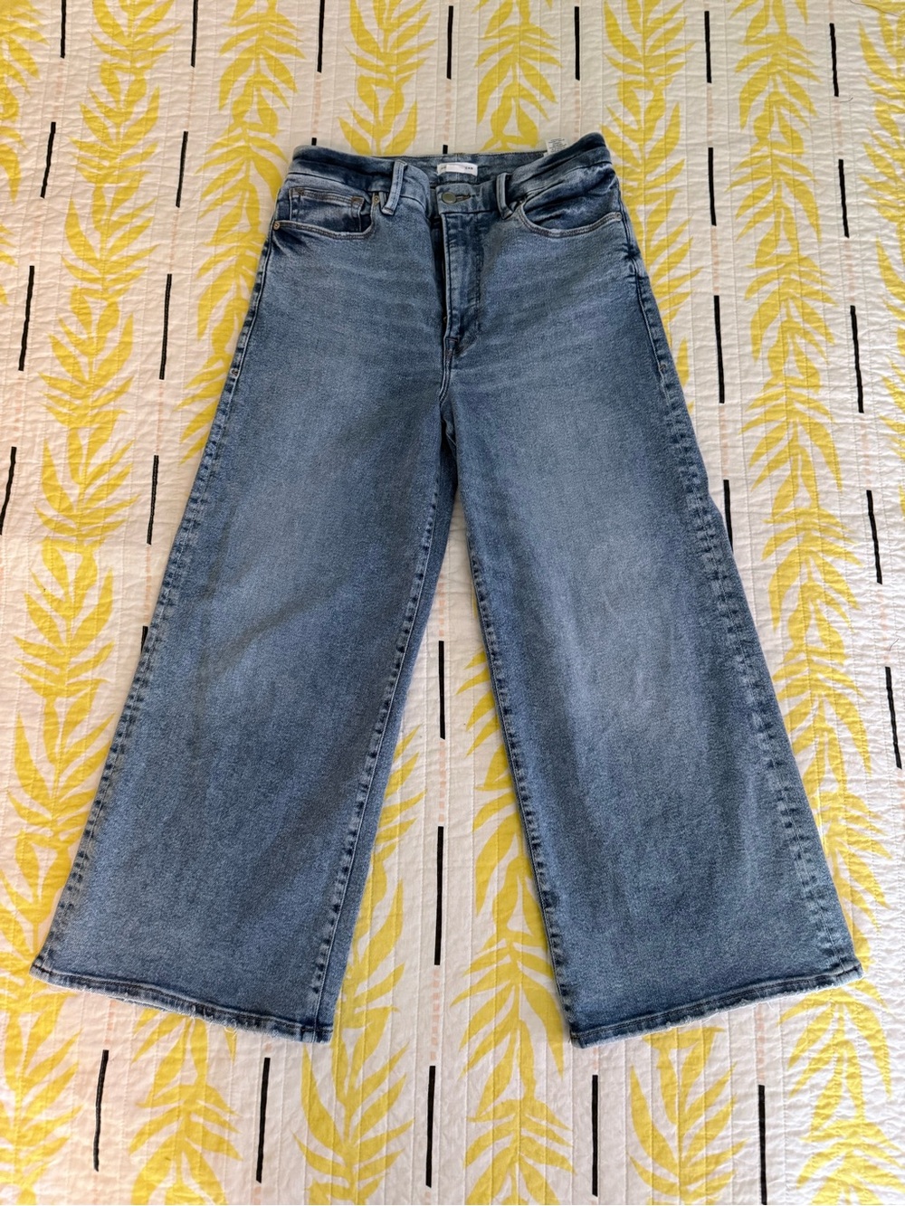 Good American Wide-Leg Cropped Jeans in Faded Blue